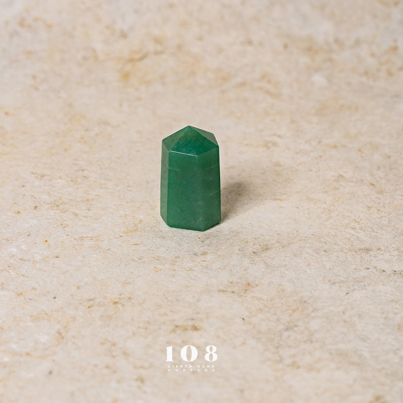 Cuarzo Aventurina Verde Obelisco, dirige tu energía (3.5 cms x 2 cms)